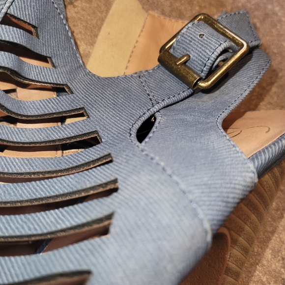 Heels - Picture 5 of 6